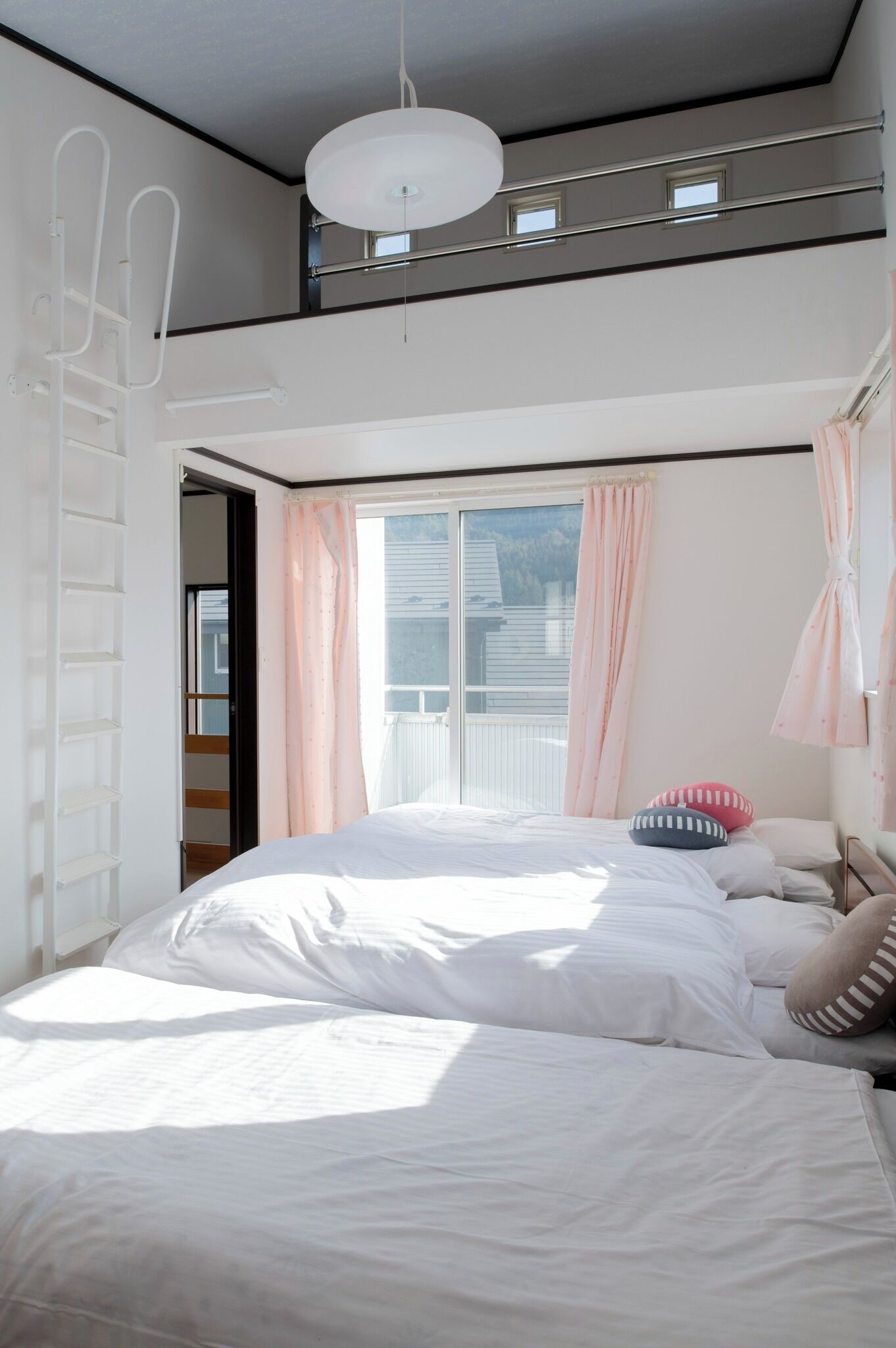 4 bedrooms, desk, free WiFi, bed sheets