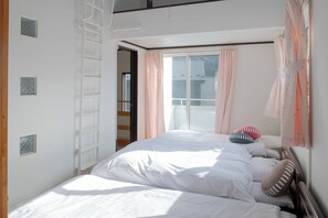 4 bedrooms, desk, free WiFi, bed sheets