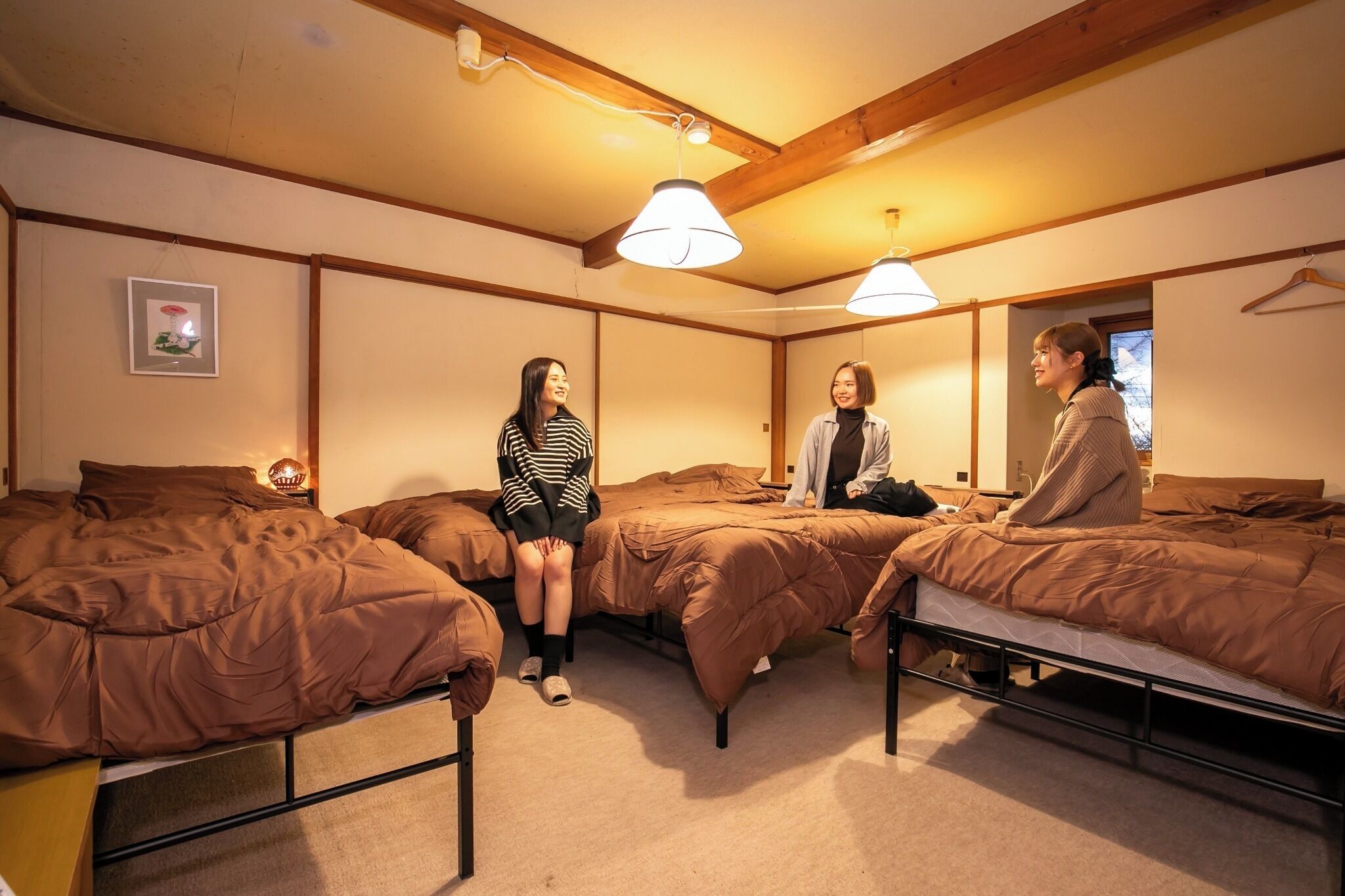 10 多间卧室、办公桌、免费 WiFi、床单