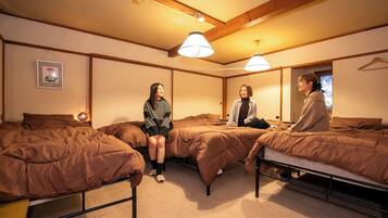 10 bedrooms, desk, free WiFi, bed sheets