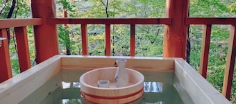 An openair bath Karaoke Enjoy BBQ at this villa / Komoro Nagano
