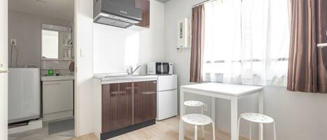 Fridge, microwave, stovetop, cookware/dishes/utensils