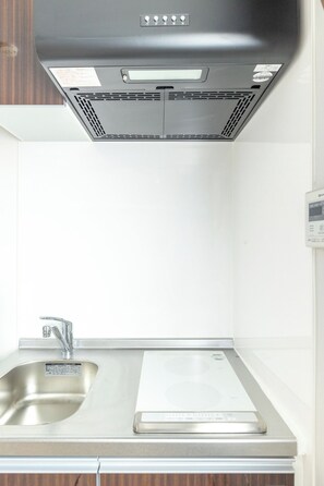 Fridge, microwave, stovetop, cookware/dishes/utensils