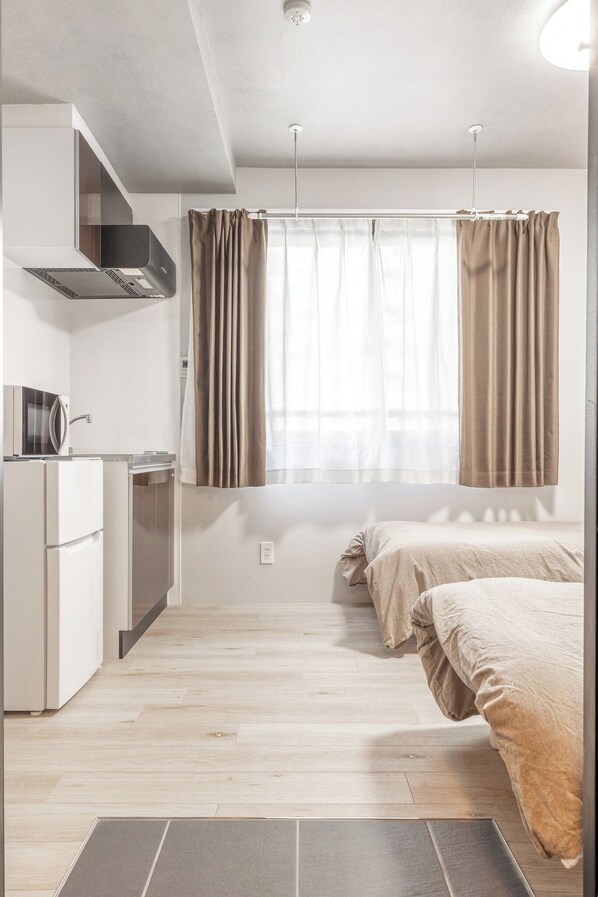 1 habitación, escritorio, tabla de planchar con plancha y wifi gratis