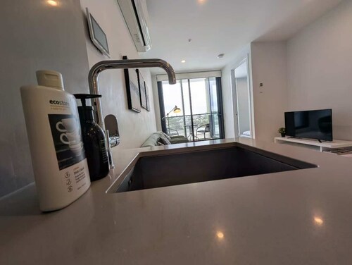 Parkville 2BR Apt/Zoo/Playground/Parks/Hospital