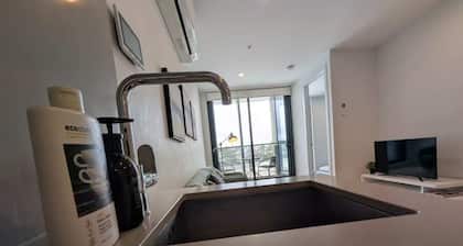 Parkville 2BR Apt/Zoo/Playground/Parks/Hospital