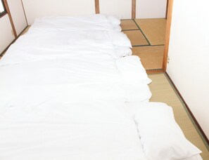 2 bedrooms, desk, free WiFi, bed sheets