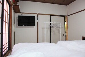 2 bedrooms, desk, free WiFi, bed sheets