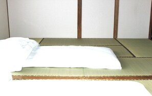 2 bedrooms, desk, free WiFi, bed sheets