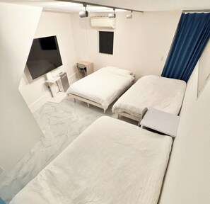 4 makuuhuonetta, työpöytä, silitysrauta/-lauta, ilmainen Wi-Fi