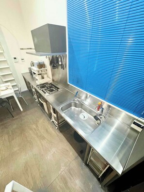 Fridge, microwave, stovetop, cookware/dishes/utensils