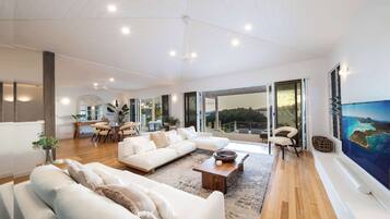 Televisión, libros, estéreo y oficina