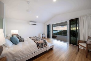 4 Schlafzimmer, Schreibtisch, Bügeleisen/Bügelbrett, Reisekinderbett