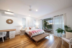 4 bedrooms, desk, iron/ironing board, travel crib
