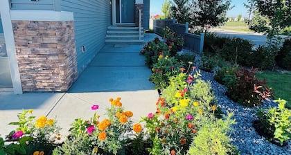 West Edmonton Oasis for the Family- Close to River Cree & WEM, Highways, Park