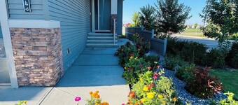 West Edmonton Oasis for the Family- Close to River Cree & WEM, Highways, Park
