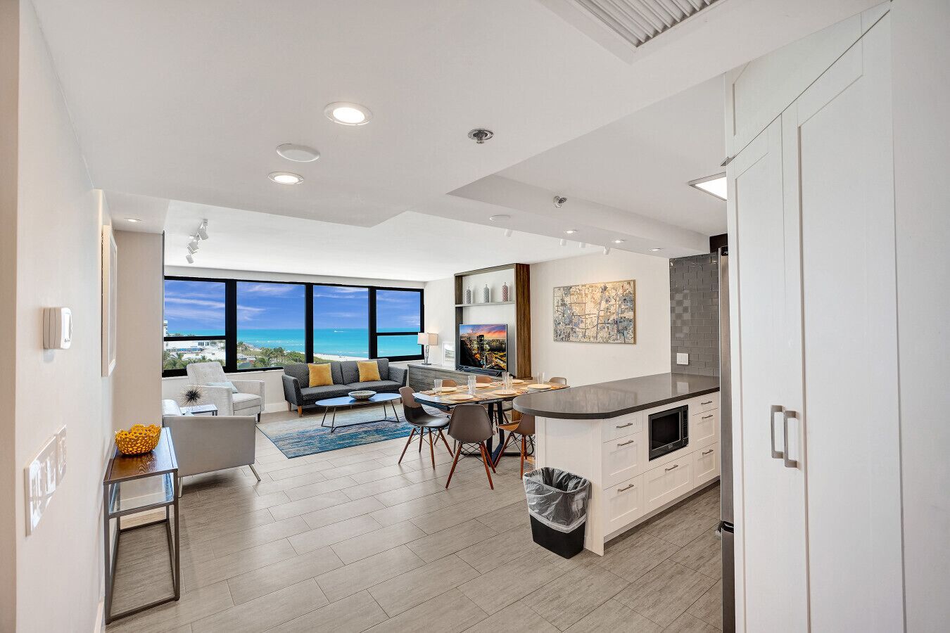 Luxury Condo With Resort Amenities, Pools, Gym & Sauna 804 - Miami Beach, FL
