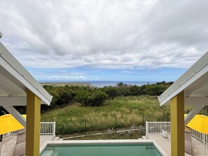 Pool - This duplex offers sea views from its suspended terrace. (Capesterre-de-Marie-Galante)