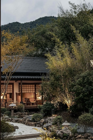 ห้องคอมฟ  อร์ทดับเบิล | มินิบาร์ฟรี, ผ้าม่านกันแสง, ห้องเก็บเสียง, เตารีด/โต๊ะรีดผ้า