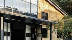 A modern building with large windows, a wooden facade, and a reflective black floor. - Jingdezhen Xingshan City outside Jielu (Jingdezhen)