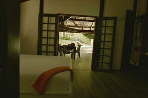 4 多间卧室、熨斗/熨衣板、WiFi、床单