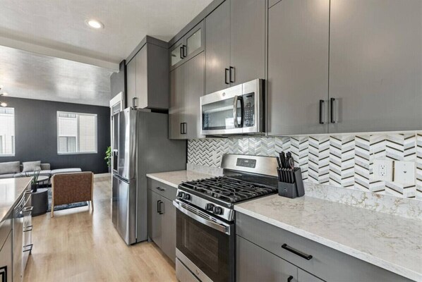 Fridge, microwave, oven, stovetop