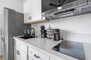 冰箱、微波炉、炉灶、茶具/咖啡用具