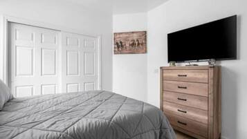 1 bedroom, desk, iron/ironing board, WiFi