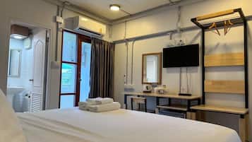 Premium bedding, down duvets, laptop workspace, free WiFi