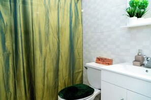 Bidet, towels, soap, toilet paper - The anvil mine (Río Grande)