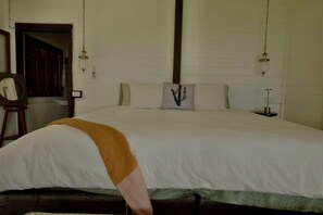 4 عدّة غرف نوم ومكواة/لوح كي وواي فاي وملاءات أسرّة