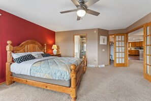 3 habitaciones, escritorio, tabla de planchar con plancha y wifi gratis 