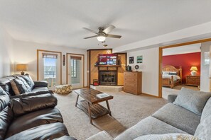 Smart TV, chimenea y videojuegos 