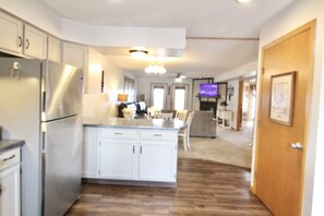 Interior - Dells Family Staycation At Lighthouse Cove (Wisconsin Dells)