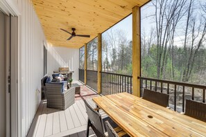 Outdoor dining - Walk to Beach & Sebago Lake: Luxe Family Getaway! (Sebago)