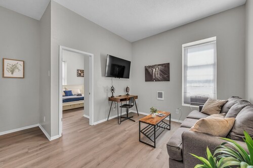 1BR Retreat Prime Location Stay in Historic Charm