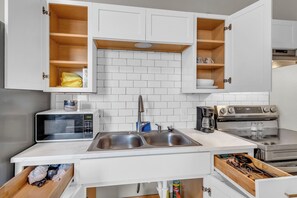 Private kitchen - 1BR Retreat Prime Location Stay in Historic Charm (Saint Joseph)