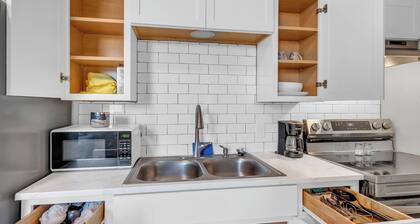 1BR Retreat Prime Location Stay in Historic Charm