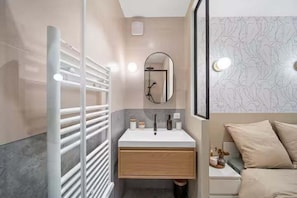 Dutxa, assecador de cabells i tovalloles