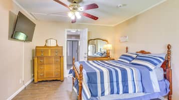 4 bedrooms, iron/ironing board, internet, bed sheets