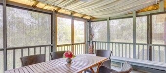 6 Mi to Ellen Trout Zoo: Family Home w/ Yard!