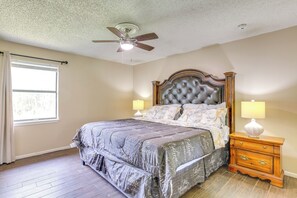 4 slaapkamers, een strijkplank/strijkijzer, internet, beddengoed