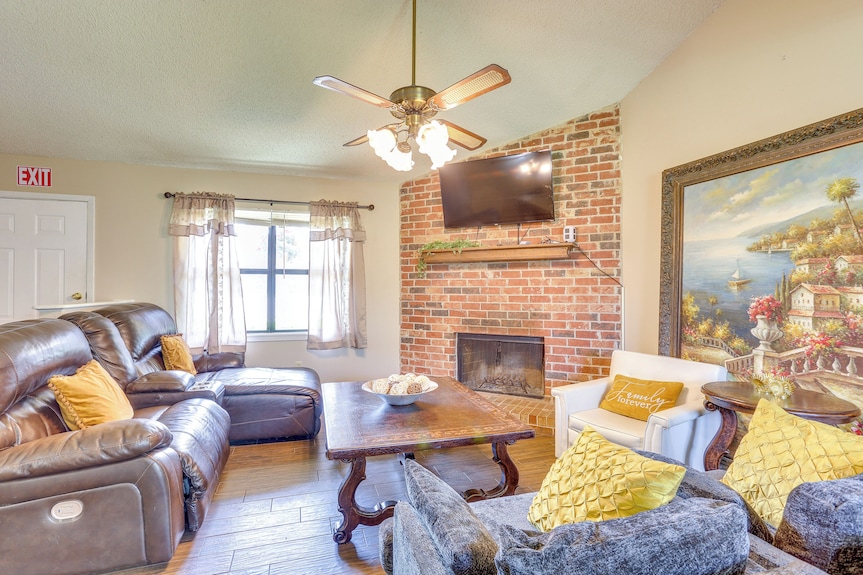 6 Mi To Ellen Trout Zoo: Family Home W/ Yard! - Lufkin, TX