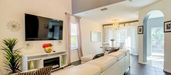 9 Mi to Beach: Peaceful Riverview Home w/ Patio