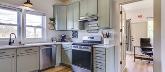 Half-Mi to Dtwn Lufkin: Charming & Spacious Home!