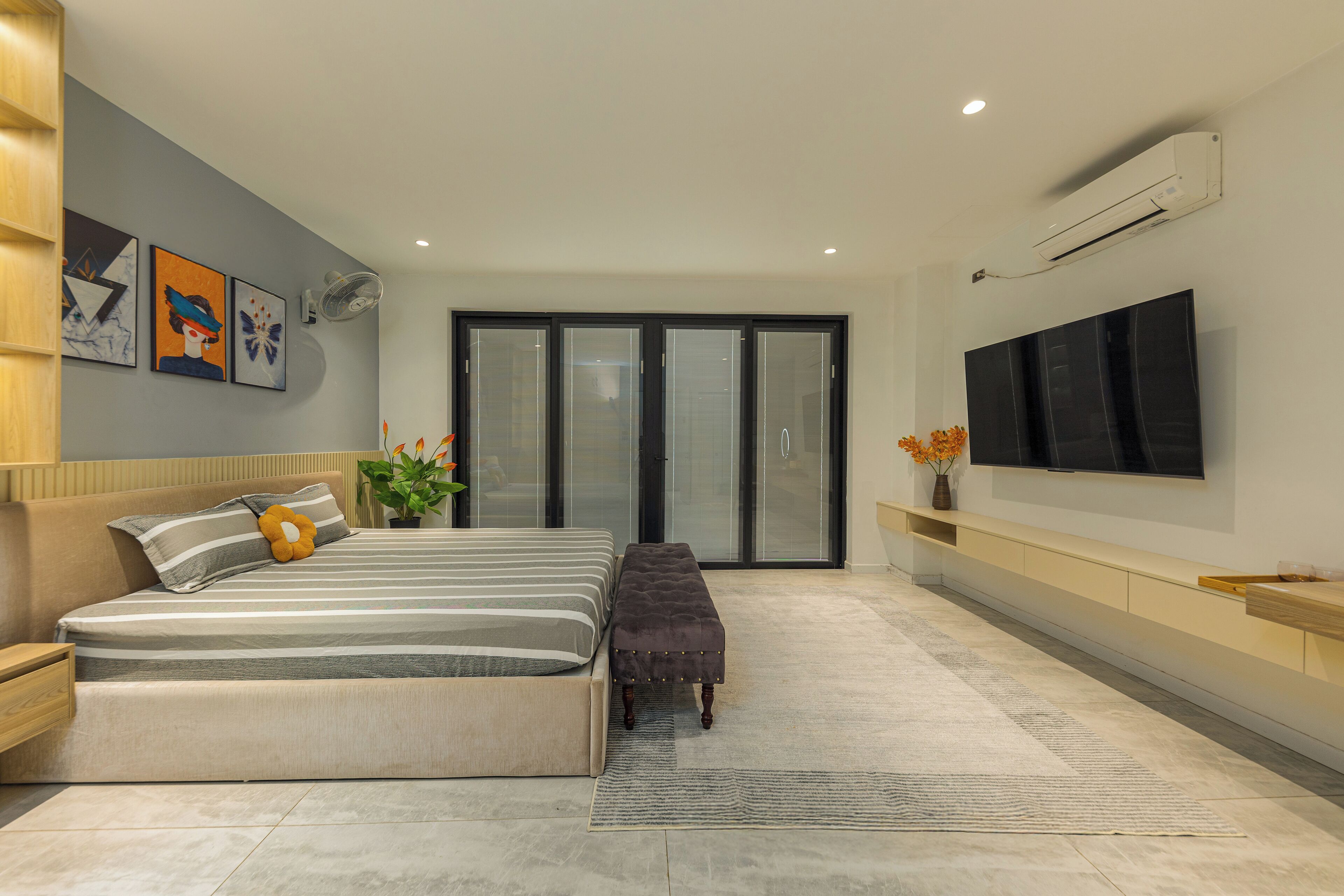 Caja de seguridad en la habitación y escritorio 