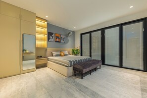 Deluxe Room | In-room safe, desk, laptop workspace, blackout drapes