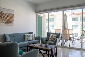 Living area - Charming 3-bedroom condo with AC, WiFi in amazing Ixtapa Zihuatanejo (Ixtapa Zihuatanejo)