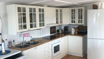 Réfrigérateur, plaque de cuisson, lave-vaisselle, cafetiÚre/bouilloire