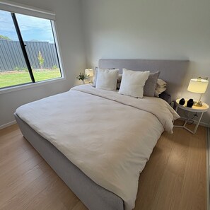 4 quartos, ferros/tábuas de passar roupa, Wi-Fi de cortesia